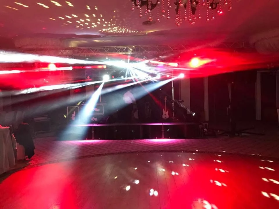 Indoor beam lighting – dynamic floor