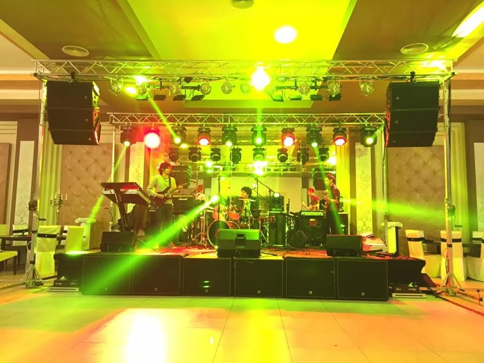 Live band – green lighting