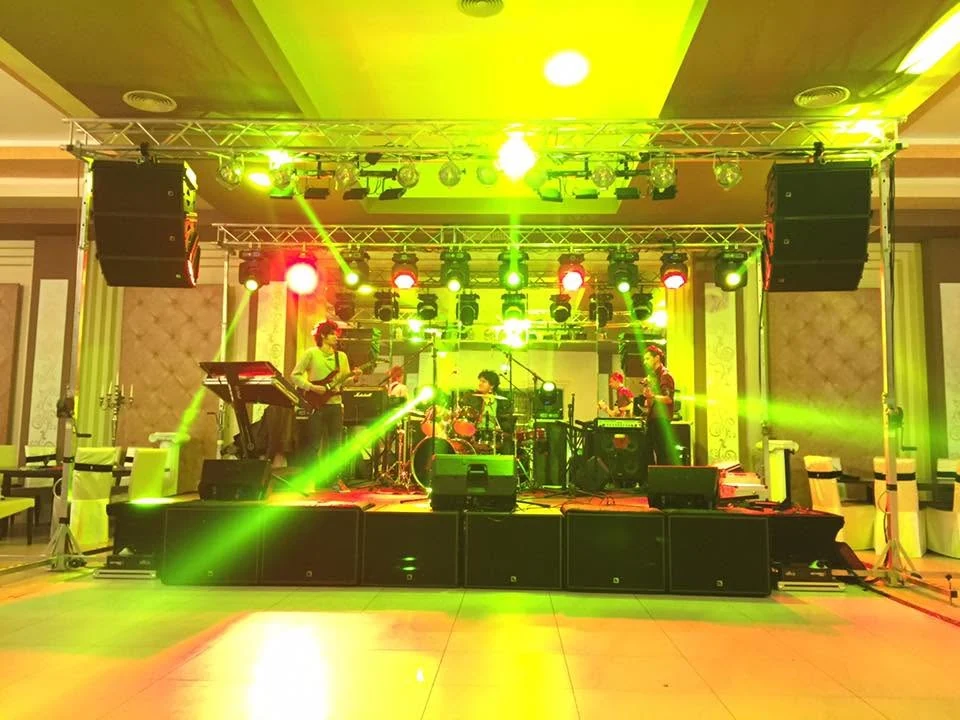 Live band – green lighting